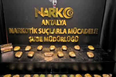 Aile görüntüsü vererek uyuşturucu taşıyan 3 şüpheli tutuklandı