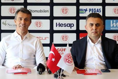 Antalyaspor'un yeni teknik direktörü Bülent Korkmaz oldu