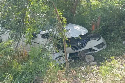 Düzce'de otomobil şarampole kaydı: 3 yaralı!