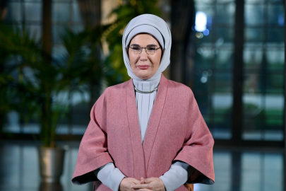 Emine Erdoğan'dan İzmit Körfezi'ndeki dip çamuru temizliğine övgü