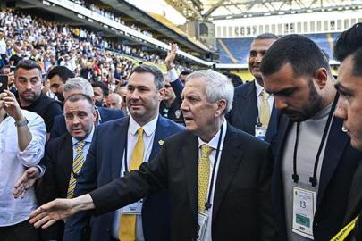 Fenerbahçe'de yönetim kurulu toplantısı bitti! Karar açıklandı
