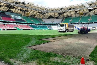 Konya Büyükşehir Stadyumu'nun zemininde renovasyon çalışması başlatıldı