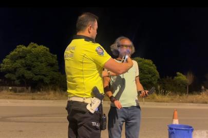 Polislere selam vermek için aracıyla yanlarına gitti, 3.28 promil alkollü çıktı