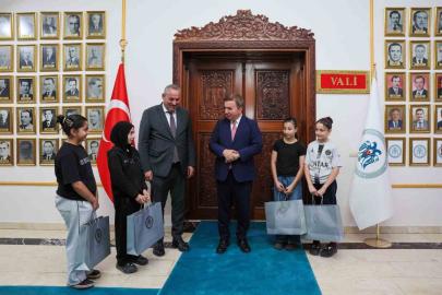 Vali Aydoğdu başarılı karatecileri makamında ağırladı