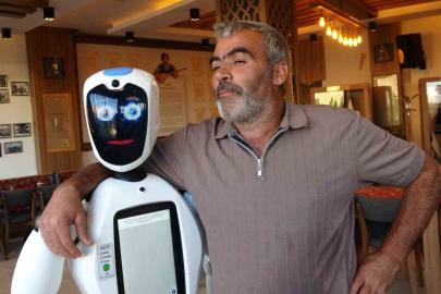 Erzurumlular robot Şukufe’yi çok sevdi: "Ağzı olsa cağ kebabı yiyecek"