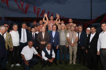 Uluslararası Büyük Pasinler Karakucak Güreşleri’nde şampiyon Kenan Gör